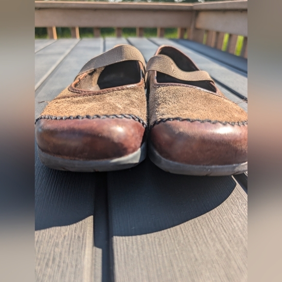 EARTH Tan Slip on Stretch Mary Jane Tennis Shoe size 8.5 - Picture 4 of 13